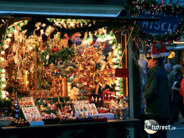 Рождественский рынок на Елисейских полях, Париж