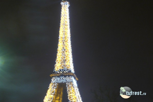 Париж, Эйфелевая башня на Новый Год (New Year)