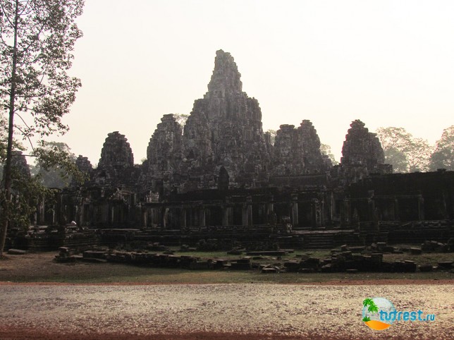 Байон- храмовый комплекс В Камбоджа