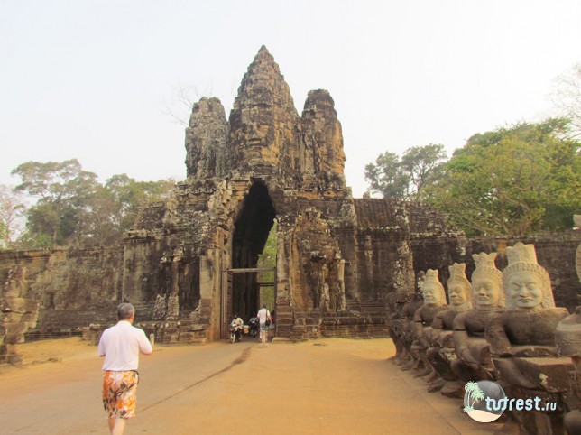 Вход в Ангкор-Тхом, Камбоджа